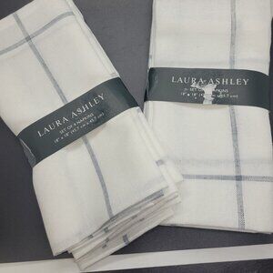 Laura Ashley NEW 8 white Black napkin set easy care Holiday shabby Chic Classic